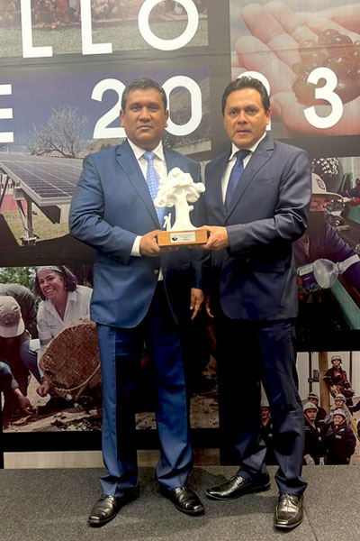 Funcionarios de Antamina reciben premio de Desarrollo sostenible