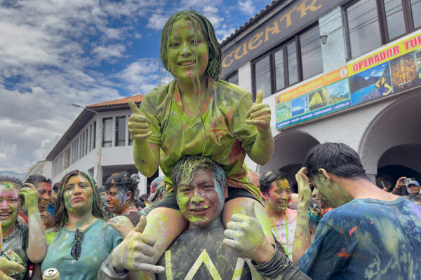 martes guerra en el carnaval huaracino