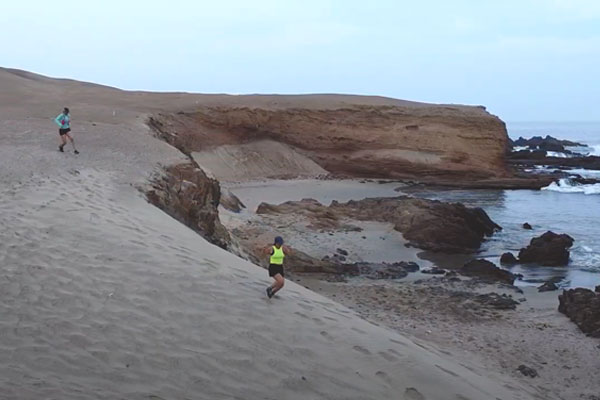 deportistas en playas de Huarmey