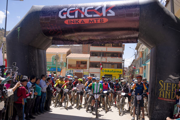 Carrera de ciclismo Carrera de ciclismo: primera etapa con la ruta inició en San Marcos con destino Chavín.