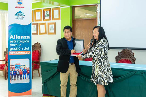 premio proactivo Premio proactivo: entrega simbólica del premio en Huarmey.