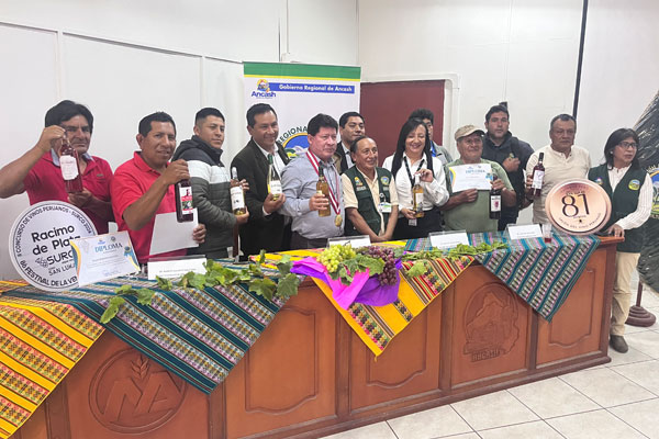 Vinos en Huarmey Vinos en Huarmey: Dirección Regional de Agricultura de Áncash reconoció a los vitinicultores de Huarmey