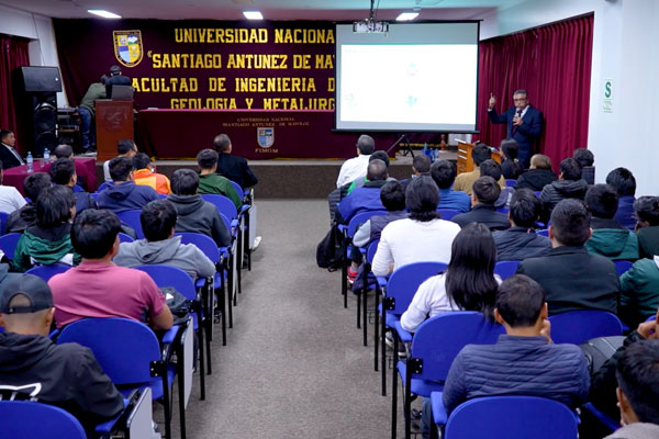 Congreso de la UNASAM Congreso de la UNASAM: ponencia de representante de Antamina