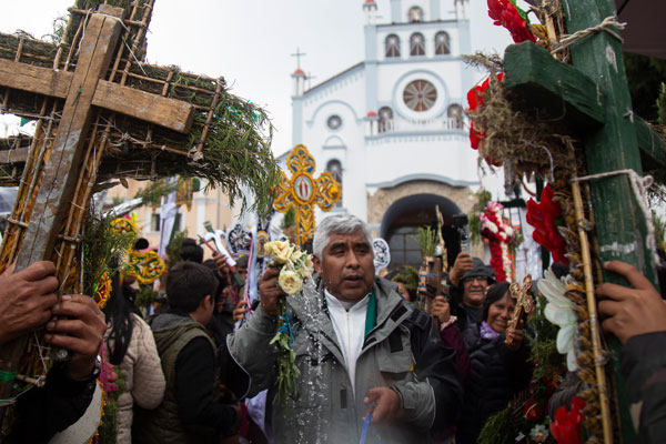 Carnaval huaracino: misa de cruces