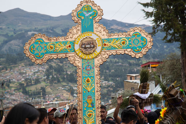 Carnaval huaracino: misa de cruces