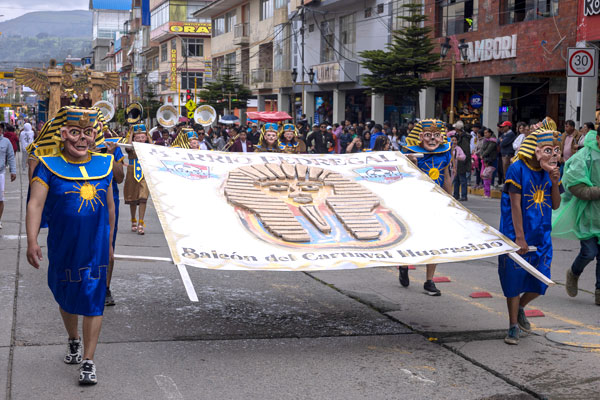 Carnaval huaracino ño carnavalón corso carros alegóricos