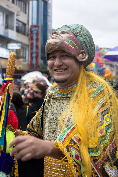 Carnaval huaracino ño carnavalón corso carros alegóricos