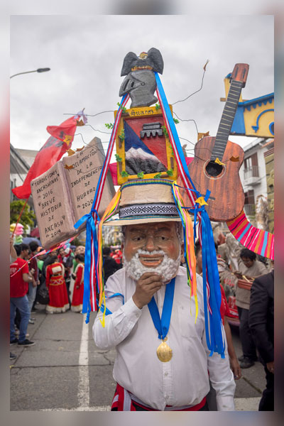 Carnaval huaracino ño carnavalón corso carros alegóricos